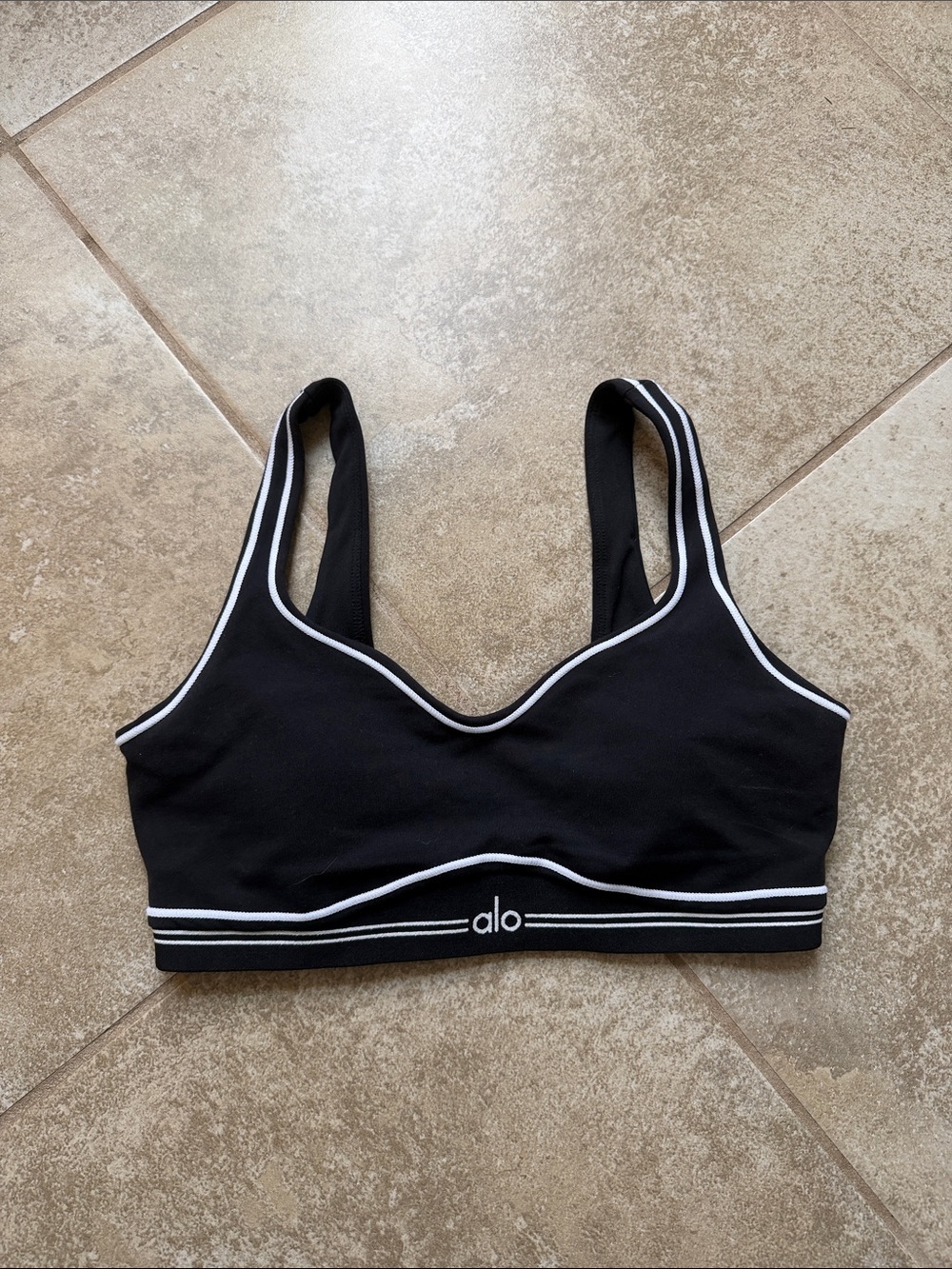 ALO Yoga Airbrush Heart Throb Sports Bra